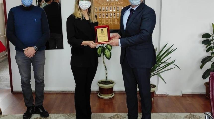 Refik Arslan &Ouml;zt&uuml;rk Fen Lisesi &ouml;ğrencisi, T&Uuml;BİAT yarışmasında T&uuml;rkiye finaline kaldı