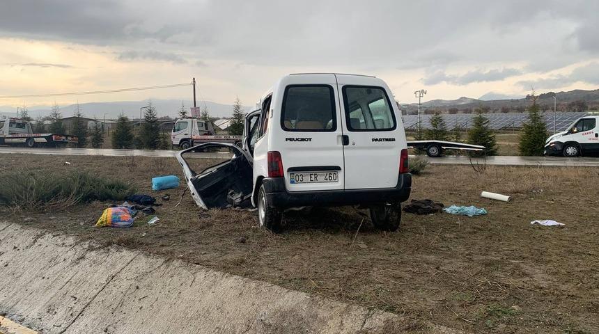 Isparta&rsquo;da trafik kazası: 3 &ouml;l&uuml;, 8 yaralı (1)