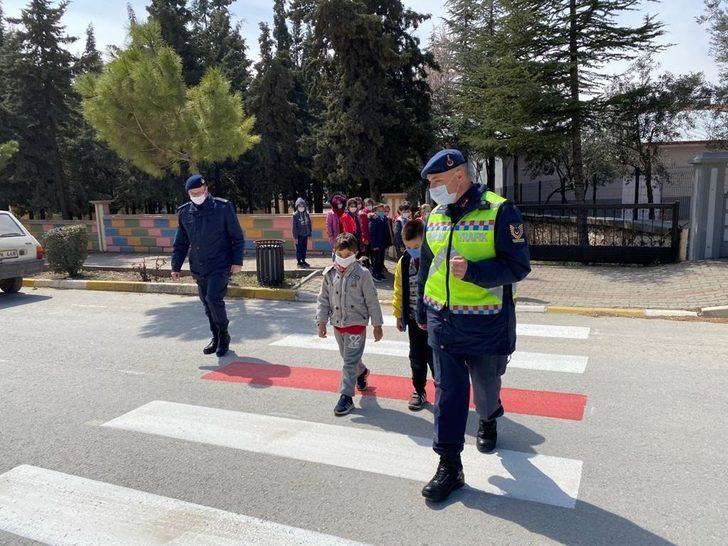 Denizli’de jandarmadan ’Yayalar Kırmızı Çizgimizdir’ denetimi G5