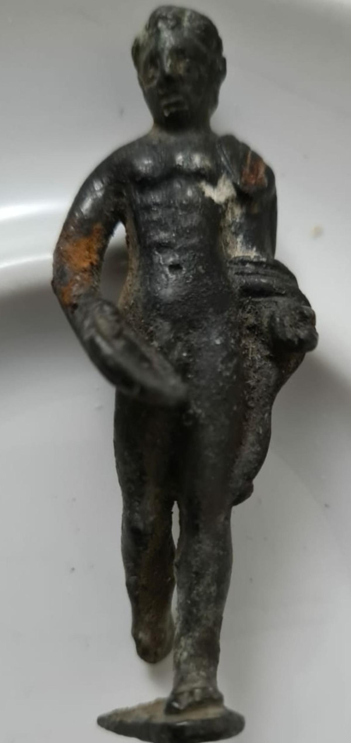 Bursa&rsquo;da 100 bin dolarlık heykeli satmaya &ccedil;alışırken yakalandılar