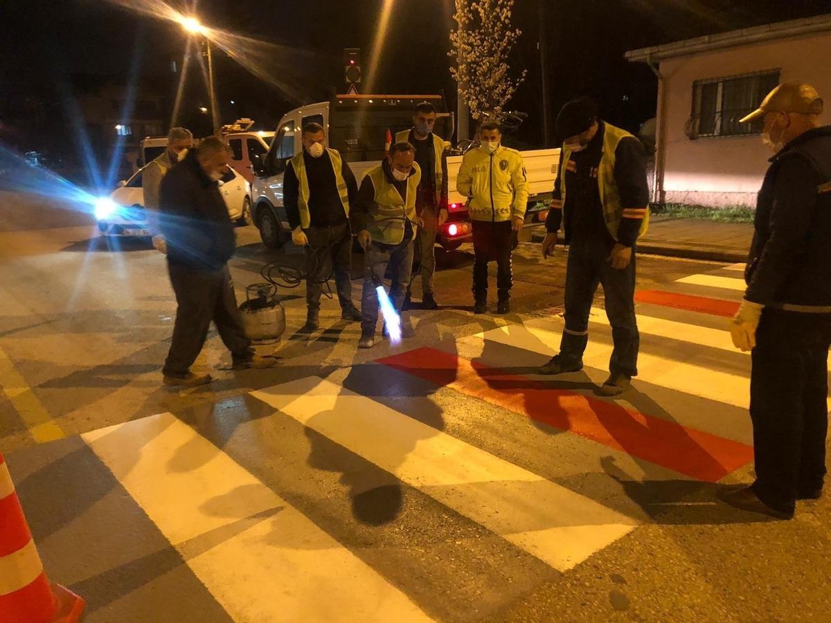 Kırmızı &ccedil;izgiler &ccedil;ekildi