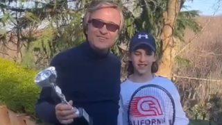 Erol Evgin'in torunu teniste ikincilik kupası kazandı