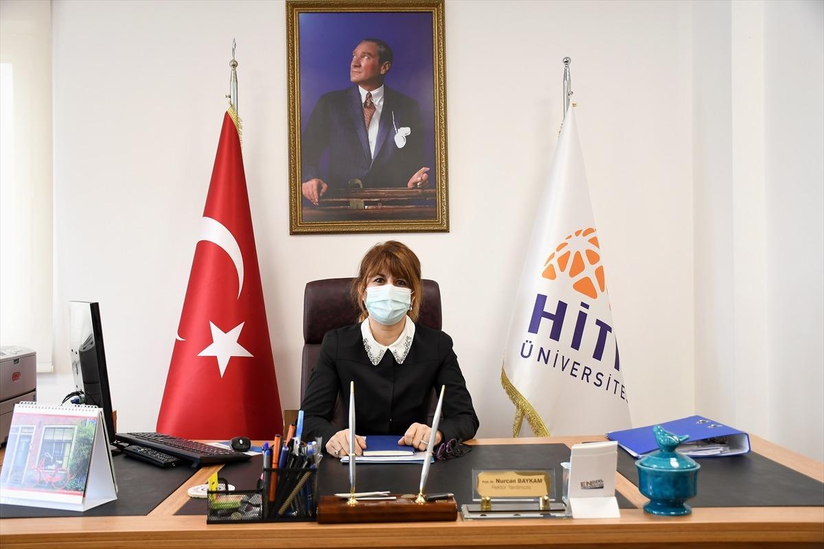 Prof. Dr. Baykam, maskenin cezadan değil, vir&uuml;sten ka&ccedil;mak i&ccedil;in kullanılması gerektiği uyarısında bulundu