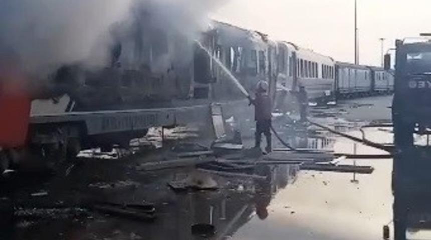 Tarsus&rsquo;ta tren vagonu yandı