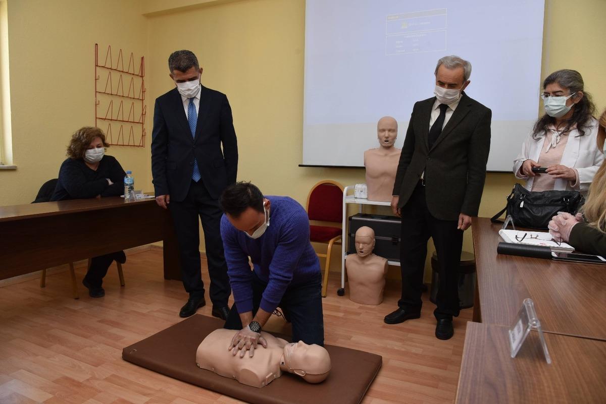 &Ouml;ğretmenlere ilk yardım eğitimleri devam ediyor