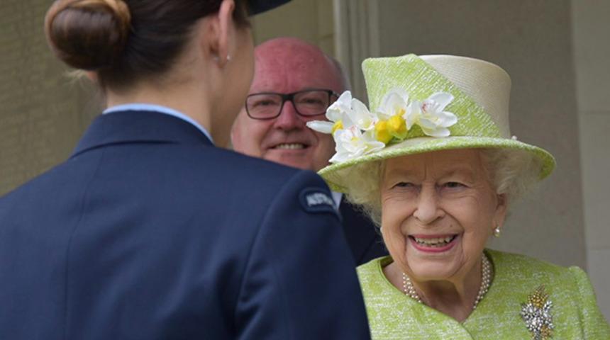 2'inci Kraliçe Elizabeth, Harry ve Meghan'ın ırkçılık suçlaması sonrası ilk kez görüldü