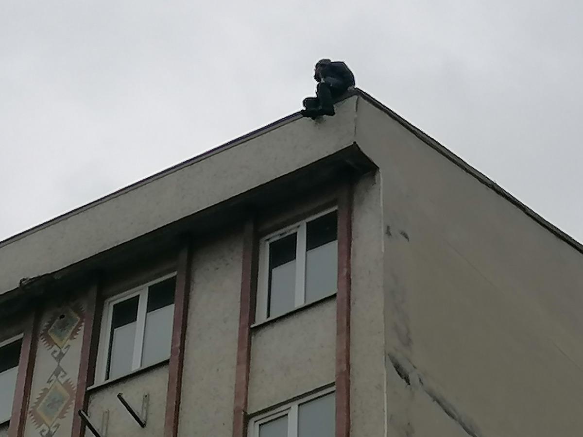 Yoldan ge&ccedil;en vatandaşın teklifi intihardan vazge&ccedil;irdi