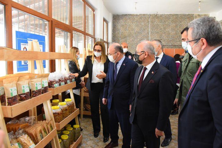 Vali Karadeniz, üreten kadınları ziyaret etti G2