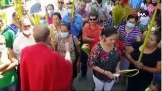 Katolik rahipten skandal istek: Maskeleri çıkarın 