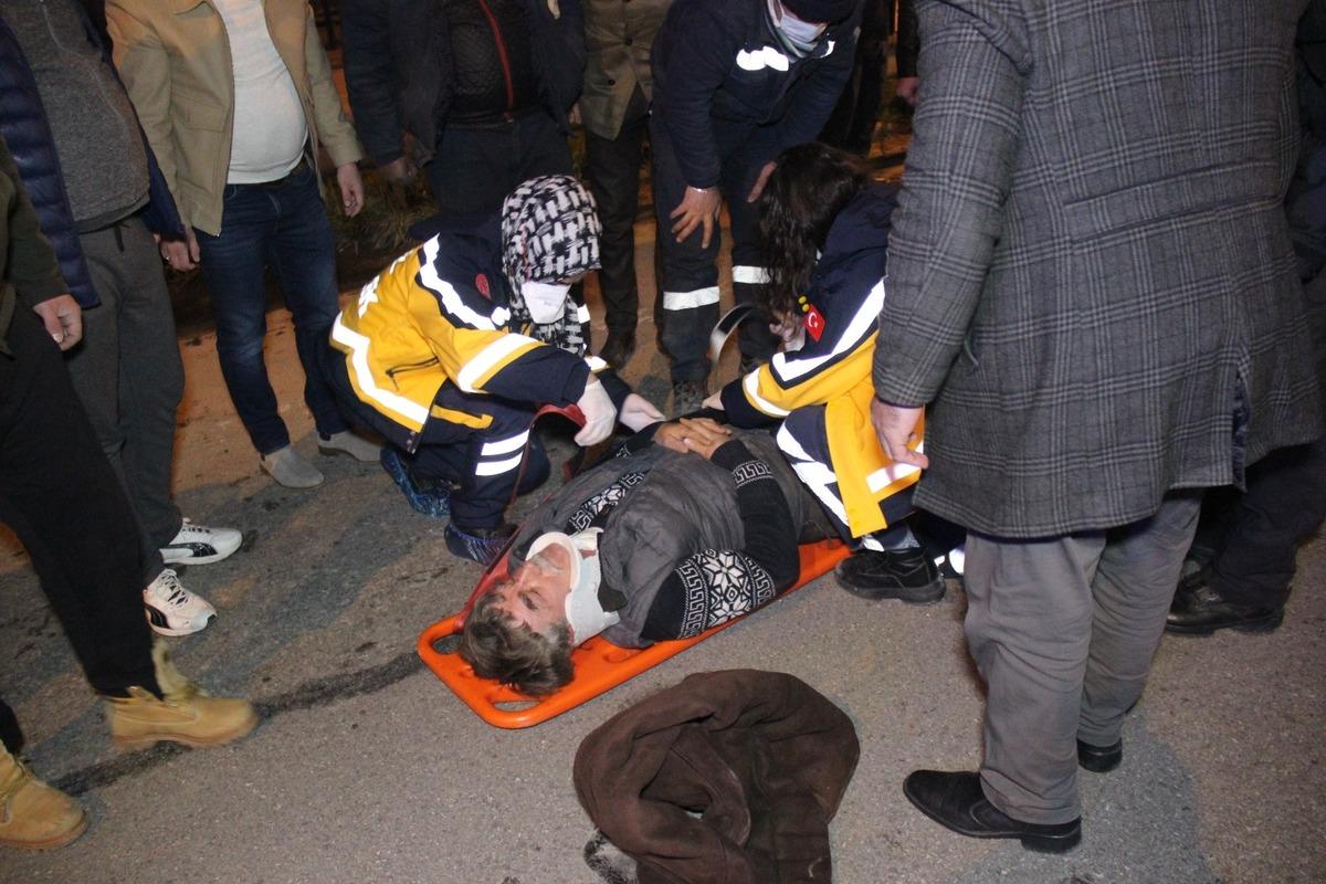 Bariyerlere &ccedil;arpıp takla atan otomobil metrelerce ters s&uuml;r&uuml;klendi: 1 yaralı