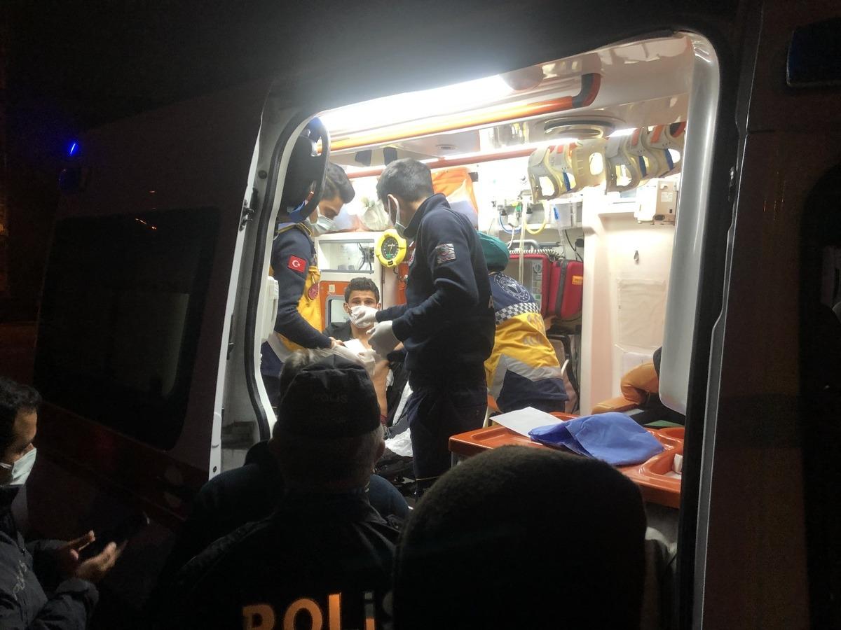 Kayseri&rsquo;de sopalı bı&ccedil;aklı kavga: 2 yaralı