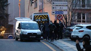 Servis şoförü direksiyon başında ölü bulundu