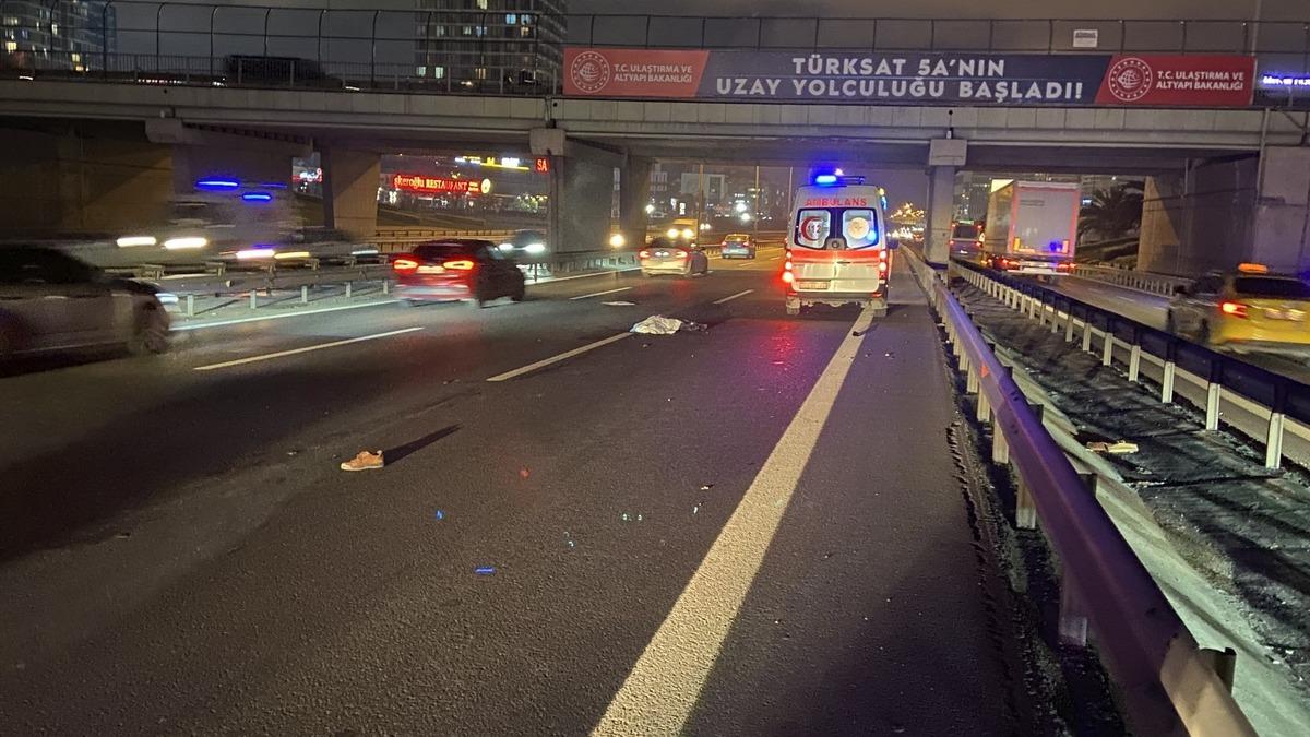 Basın Ekspres&rsquo;te yolun karşısına ge&ccedil;en yaşlı adama ara&ccedil; &ccedil;arptı