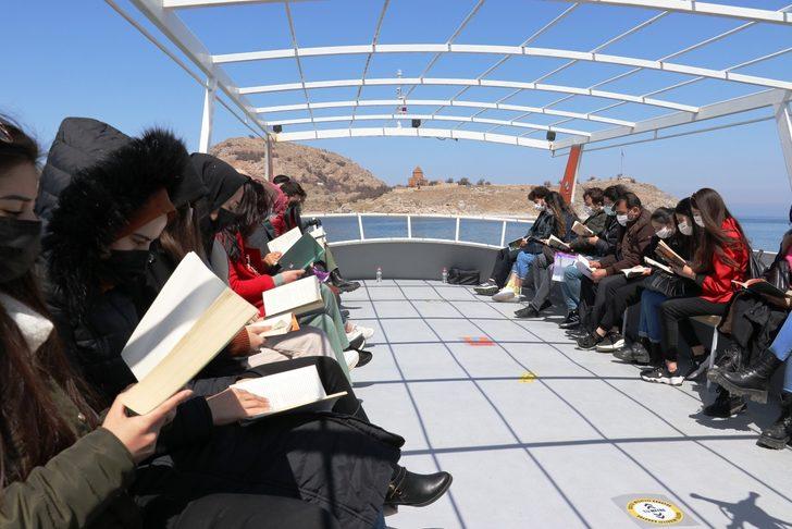 Akdamar Adası’nda kitap okuma etkinliği G4