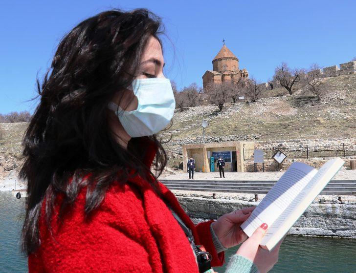 Akdamar Adası’nda kitap okuma etkinliği G5