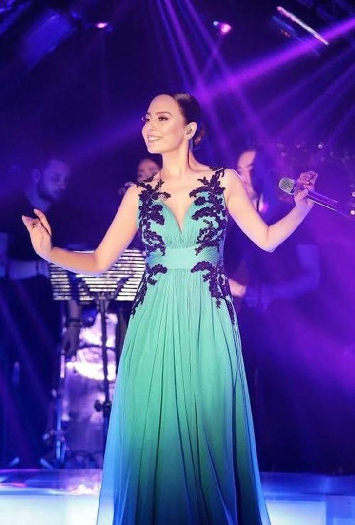 Ebru Gündeş'i dinlemek için ev parası veriyorlar  G1