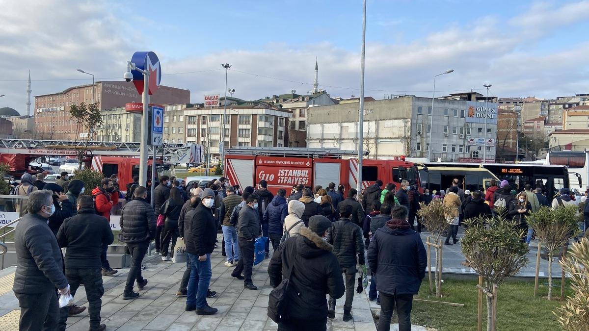 Mecidiyek&ouml;y-Mahmutbey metro hattında trafoda yangın &ccedil;ıktı, seferler durdu