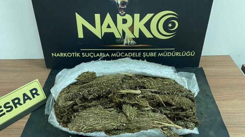 Takip edilen otomobilde esrar yakalandı