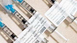 Pfizer'ın aşı şişesinden 7 doz çekecek şırınga üretildi