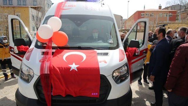 Bayburt’ta tam donanımlı 5 yeni ambulans hizmete girdi