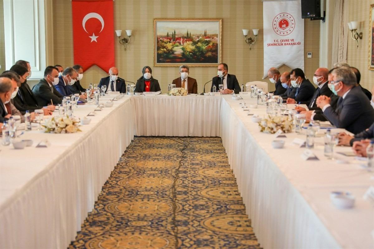 Van G&ouml;l&uuml;&rsquo;n&uuml;n kirliliği masaya yatırıldı