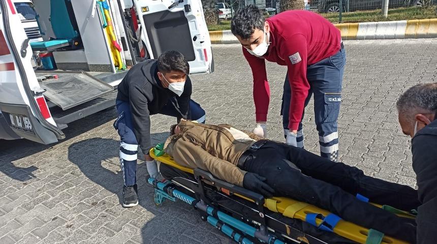 Kahta&rsquo;da ticari ara&ccedil; ile motosiklet &ccedil;arpıştı: 1 yaralı