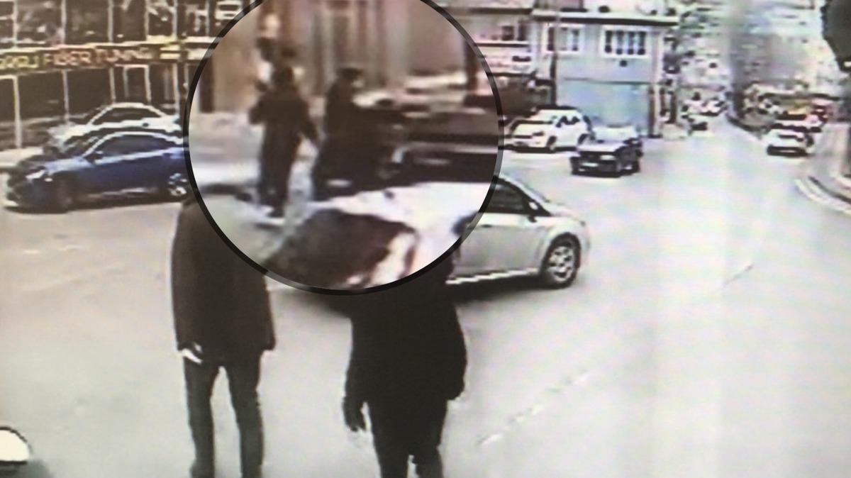 (&Ouml;zel) Yol verme kavgasında bı&ccedil;aklar ve sopalar konuştu...O anlar kamerada