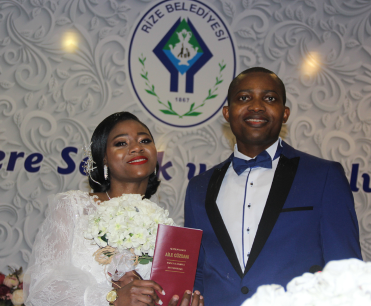 Rizeliler yalnız bırakmadı! Nijeryalı çift Rize'de tanıştı, Rize'de evlendi