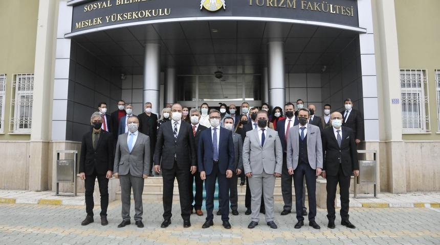 Rekt&ouml;r Aksoy: &ldquo;Başarıyı ileri noktaya taşımak istiyoruz&rdquo;