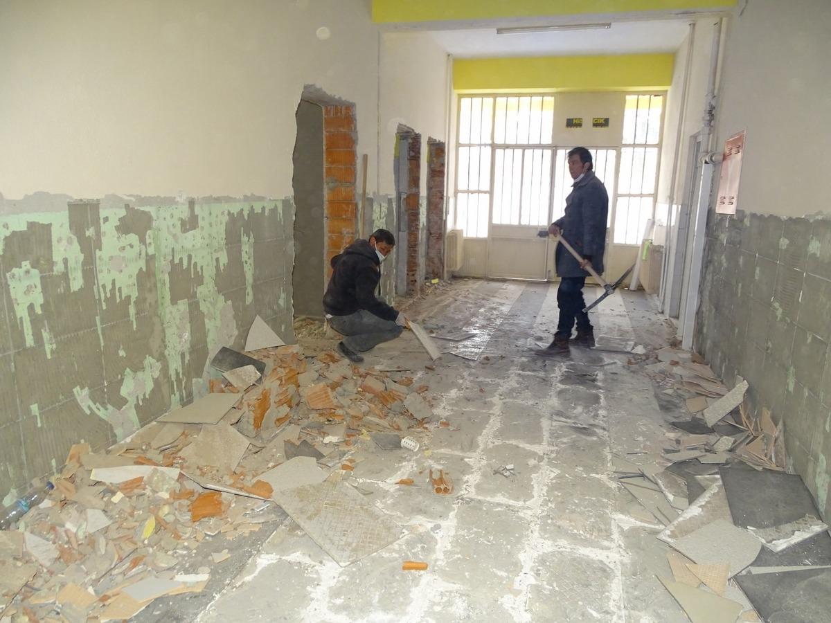 Hisarcık&rsquo;ta iki okul binasında g&uuml;&ccedil;lendirme &ccedil;alışması