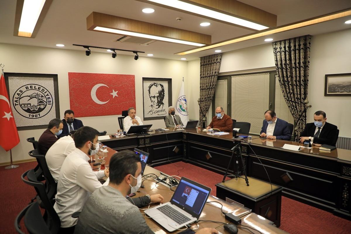 Başkan Yal&ccedil;ın yine takip&ccedil;ilerinin karşısındaydı