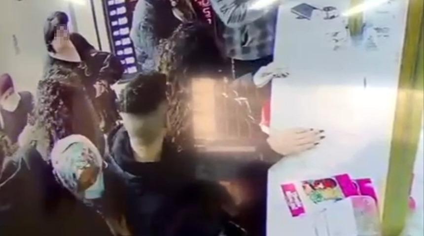 (&Ouml;zel) Fatih&rsquo;te 15 bin TL değerindeki telefonu b&ouml;yle &ccedil;aldı