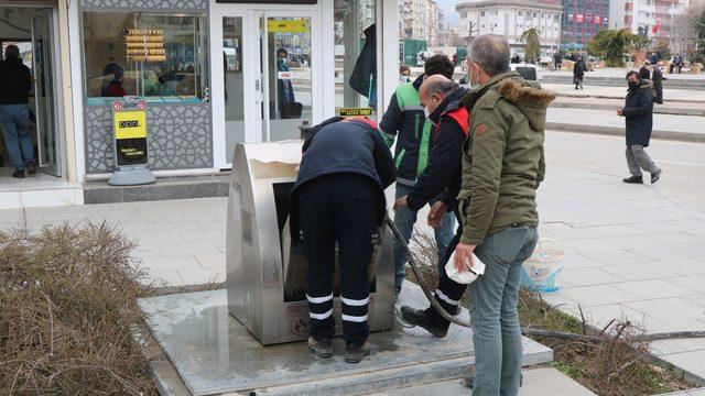 Çöpe atılan izmarit yangına neden oldu