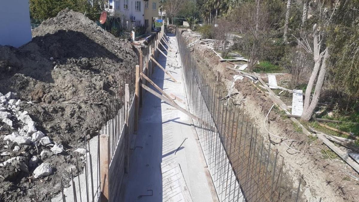 Kemer&rsquo;de dereler ıslah ediliyor