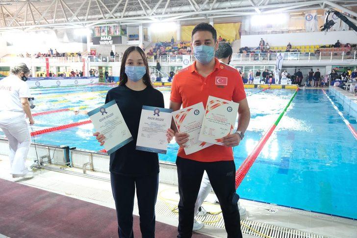 Eskişehir’in rekortmen yüzücüleri Sudem Denizli ve Göksu Doğan yeni hedeflerine hazırlanıyor G4