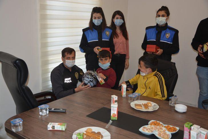 Minik öğrenciler Cizre Emniyet Müdürlüğünü gezdi G1