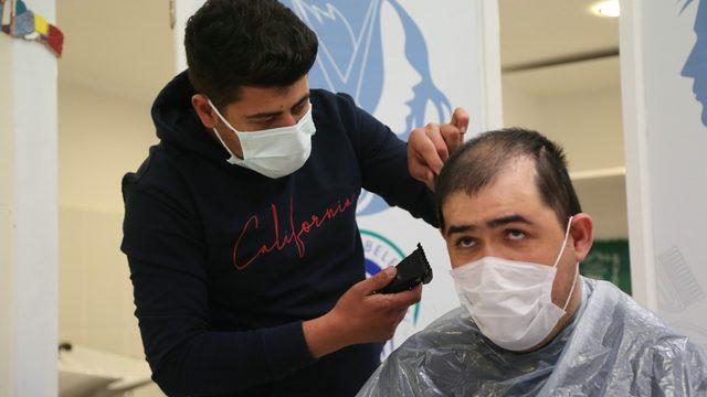 Özel gereksinimli bireylere kuaför hizmeti