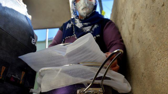 Elini öpüp helallik isteyerek dolandırdılar:  'Teyze, sen bir bardak soğuk iç, bir bardak da biz içelim’ 