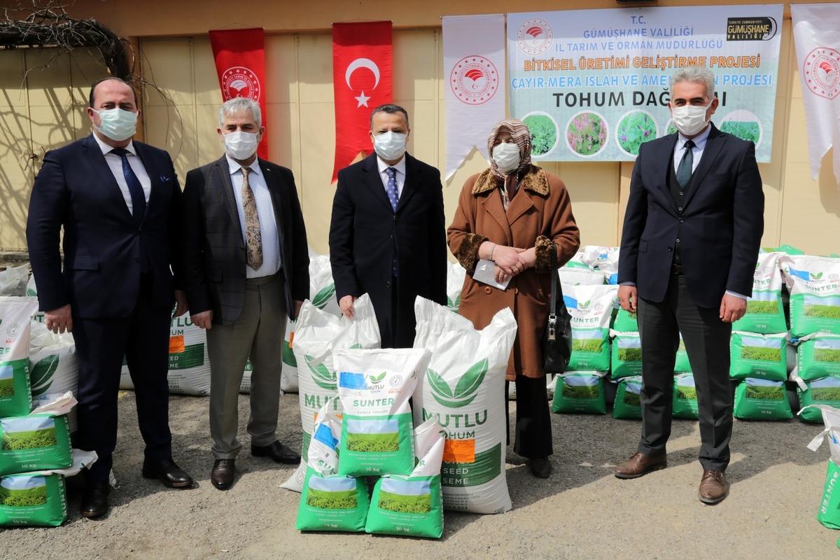 G&uuml;m&uuml;şhane&rsquo;de &uuml;reticilere 1,1 milyon liralık tohum desteği