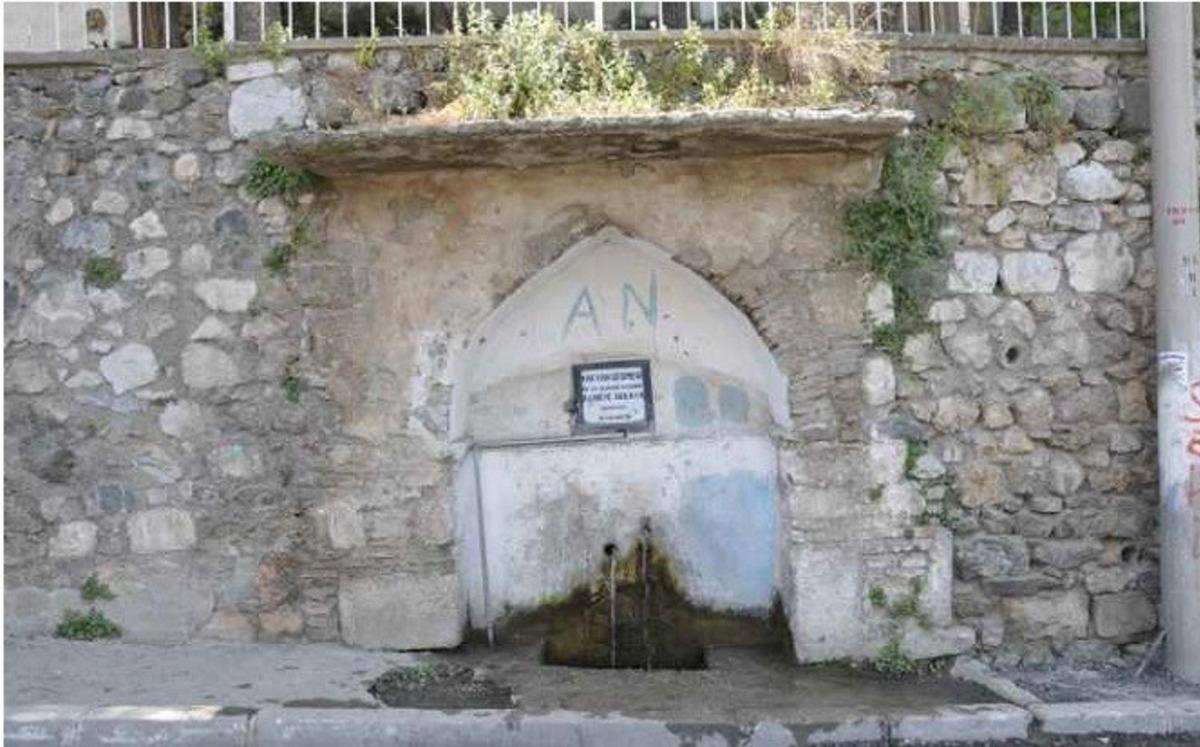 Şehzadeler Belediyesi tarihi beş &ccedil;eşmeyi restore edecek