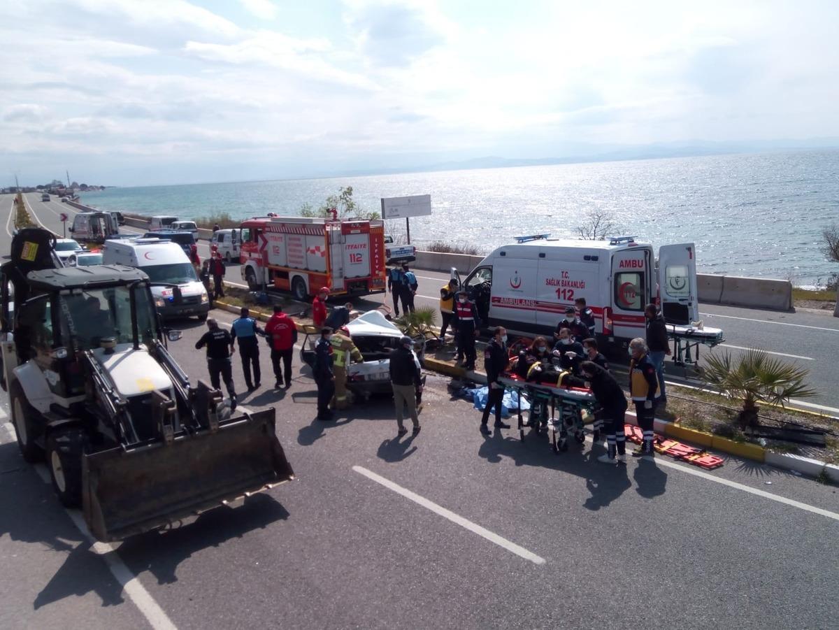Edremit&rsquo;te zincirleme kaza: 1 &ouml;l&uuml;, 3 yaralı
