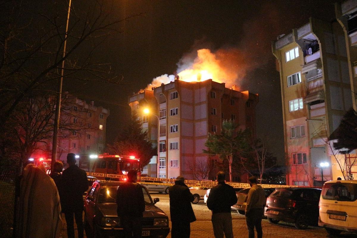 Anne babası ile tartışınca evi ateşe veren şahıs g&ouml;zaltına alındı
