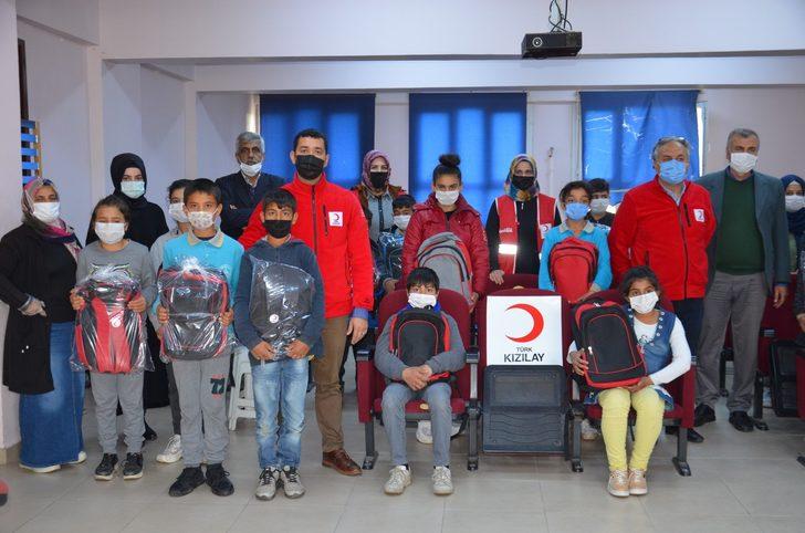 Kırıkhan’da öğrencilere kırtasiye ve hijyen seti dağıtıldı G1