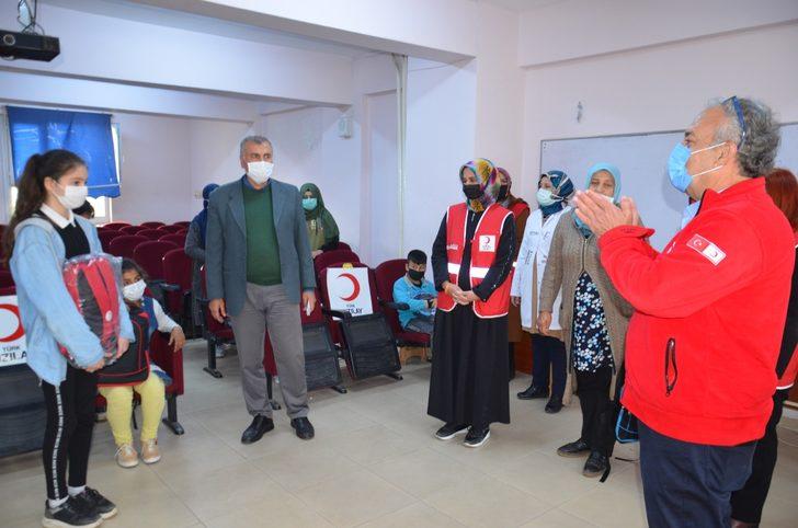 Kırıkhan’da öğrencilere kırtasiye ve hijyen seti dağıtıldı G2