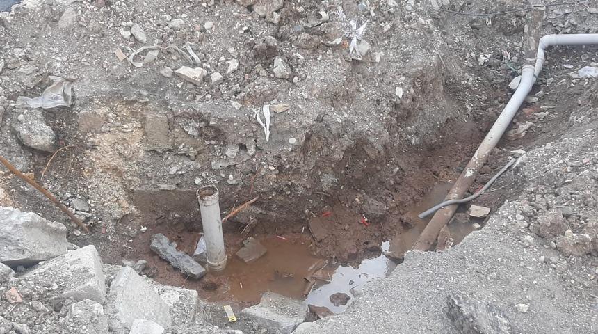 Tıkanan lağım borusuyla mahalleyi kokular sardı