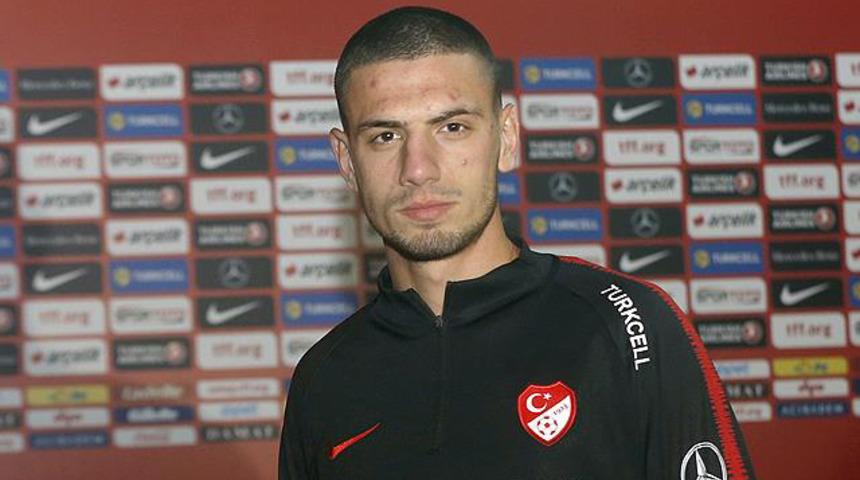 Merih Demiral, ambulans uçakla İtalya'ya döndü