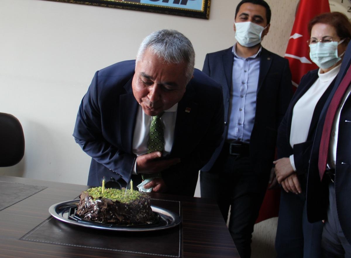 Başkan &Ccedil;ankır&rsquo;a doğum g&uuml;n&uuml; s&uuml;rprizi