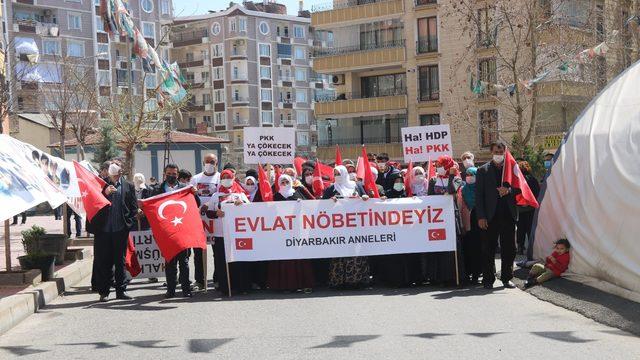 Diyarbakır annelerine destek ziyaretleri sürüyor