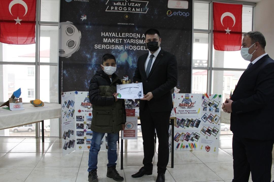 &Ccedil;ocuklar hayallerindeki uzay ara&ccedil;larını tasarladı