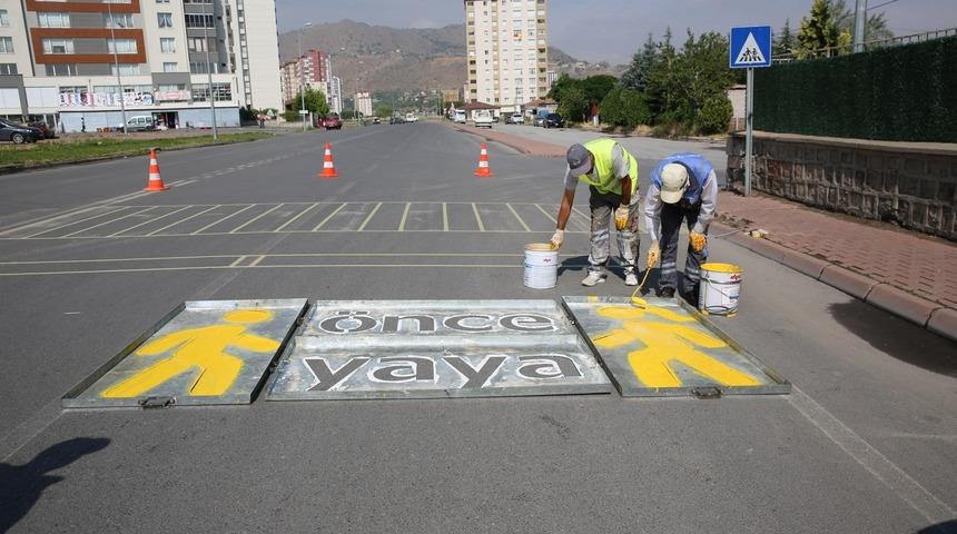 Başkan Palancıoğlu, "Trafikte &ouml;ncelik yayalarındır, yaya ge&ccedil;işlerine &ouml;ncelik veriyoruz"
